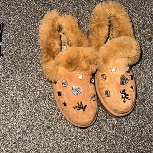 Rouge Helium Brown Fur-Lined Slippers with stylish Embellishments